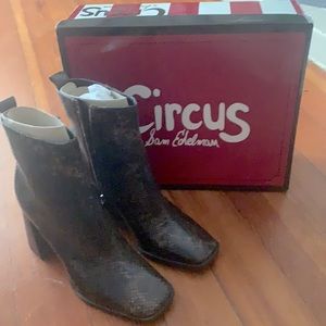 Sam Edelman boots NWOT  snakeskin print beautiful